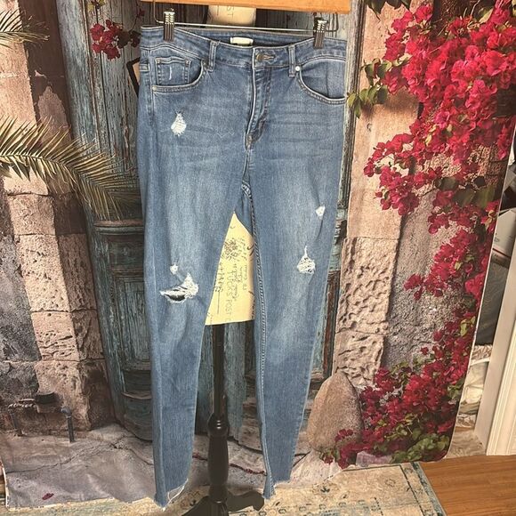 H & M distressed raw hem skinny jeans, size 8, good condition - Picture 5 of 12